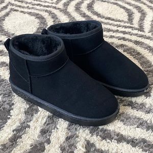 Black Booties 8-1/2 - 41